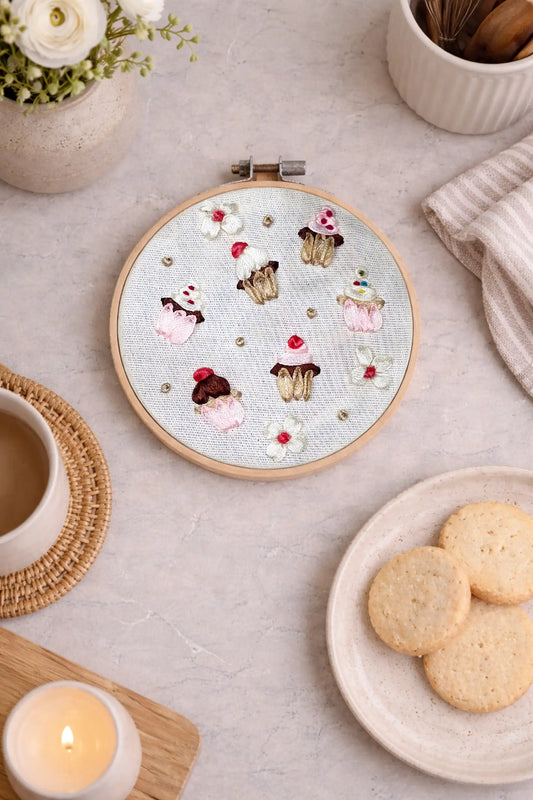 Cupcake & Floral – 4” Hoop